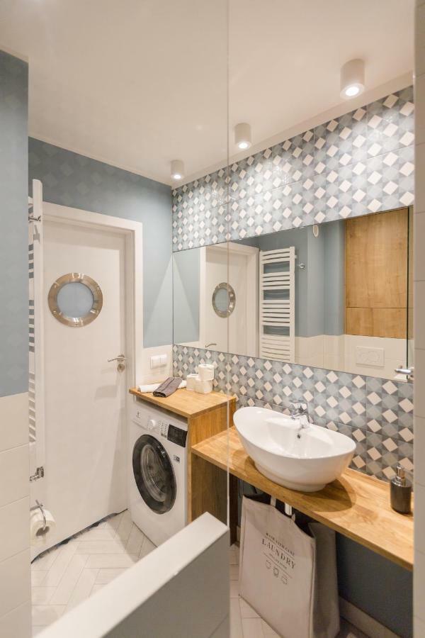 Apartament Downtown Apartment Гдиня Екстериор снимка
